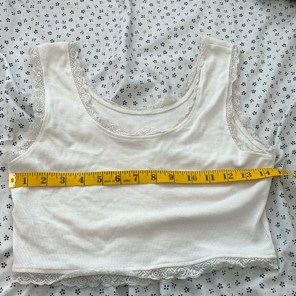 Whit ribbed crop lace tank